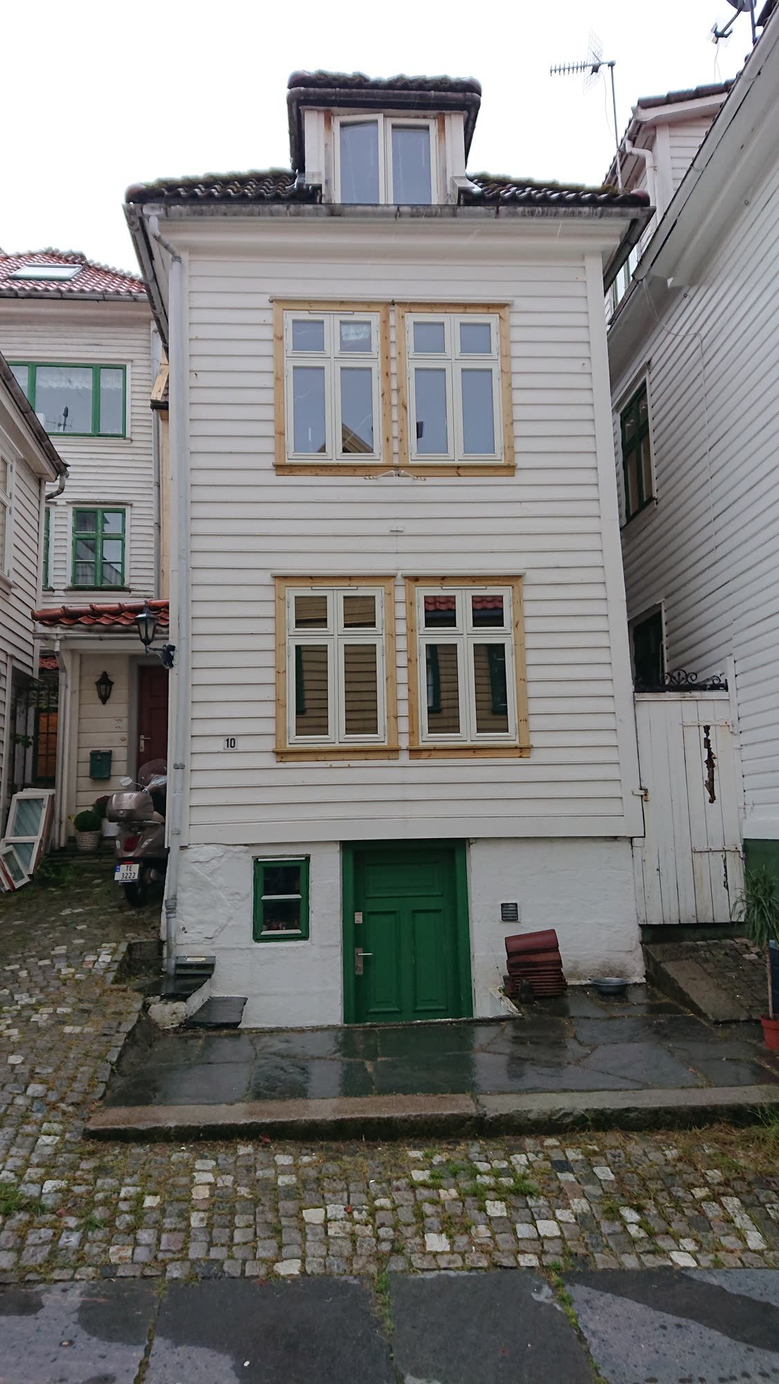 Trehus med sprossevinduer